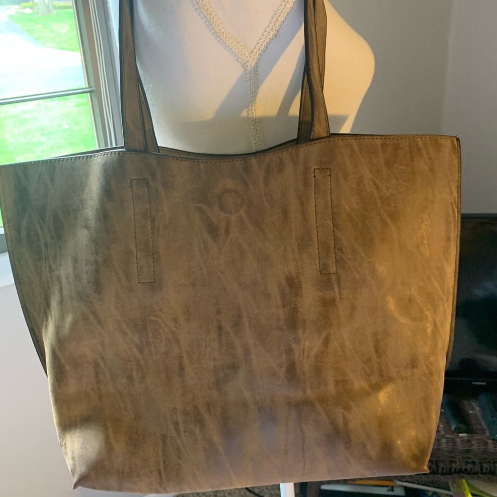 Great large purse. Can hold your computer and everything else. Very good nice